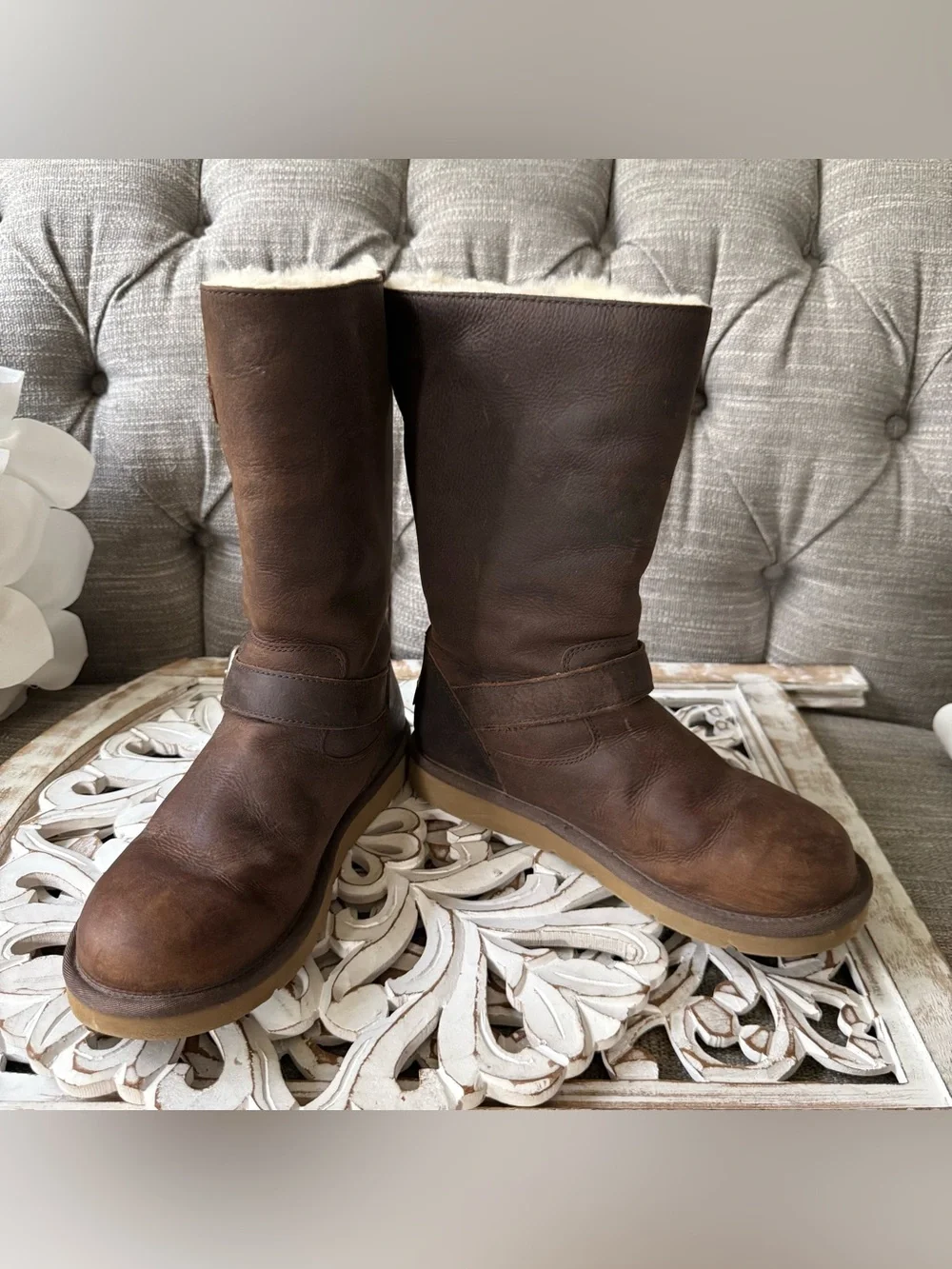 UGG Kids Chestnut Brown Leather Shearling-Trim Buckle Boots women’s 9